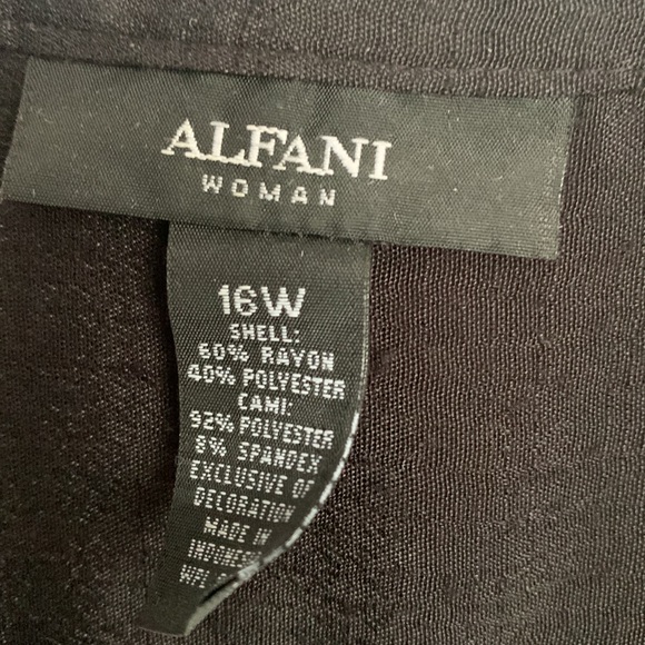 Pretty black shirt - Picture 2 of 3